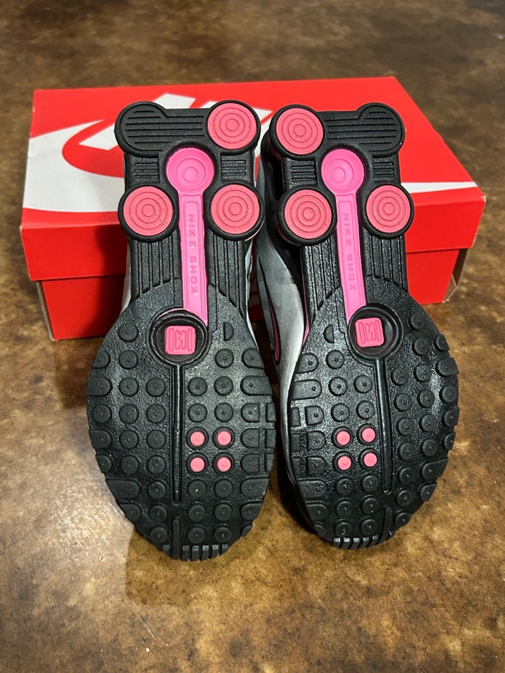 Nike Shox R4 - Picture 2 of 4
